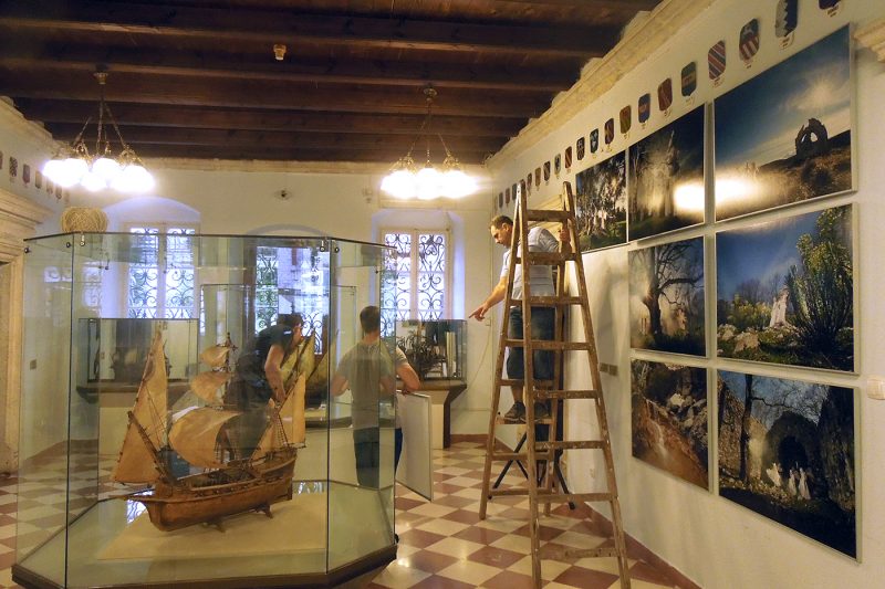 otvorenje izložbe ”vila divyca u gradu vile alkime” u pomorskom muzeju crne gore u kotoru 2014.